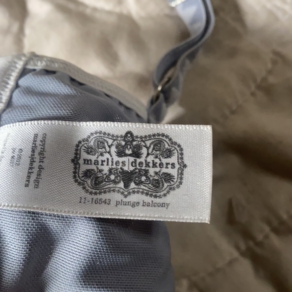 Bra size small - Picture 4 of 4